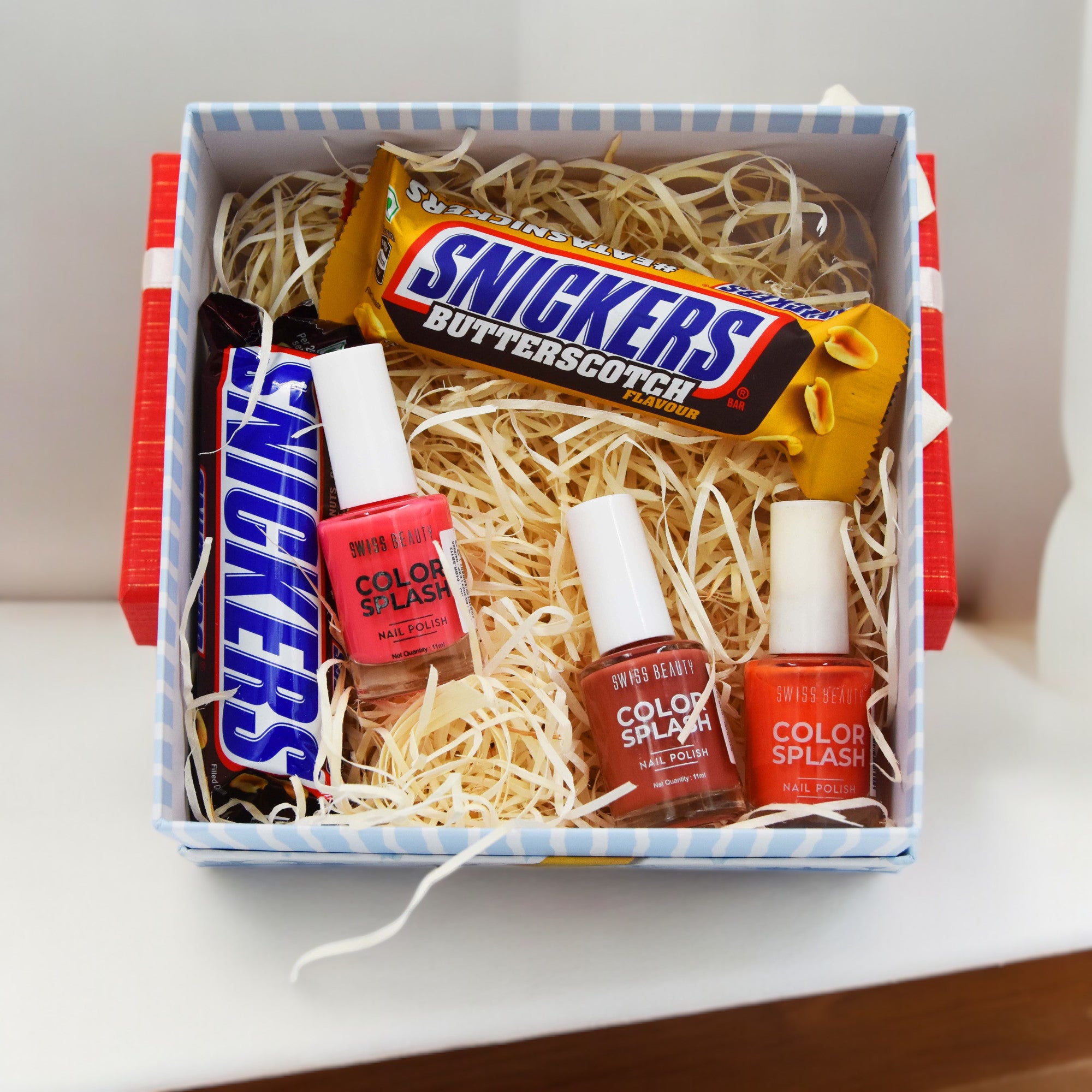 Snicker Bars And Color Splash Combo - YuvaFlowers
