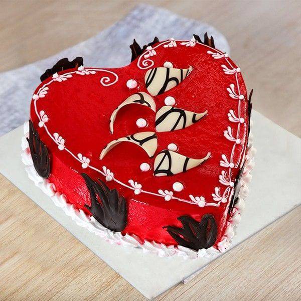 Desirable Heart Cake - YuvaFlowers