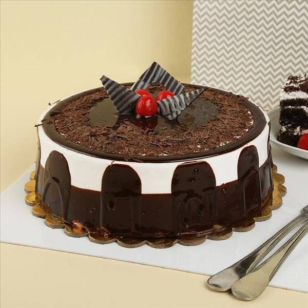 GERMAN BLACK FOREST CAKE - YuvaFlowers