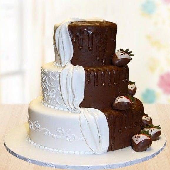 Grand Wedding Cake - YuvaFlowers