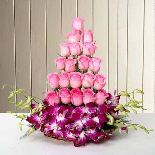 Hugs N Kisses - YuvaFlowers