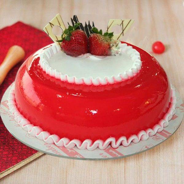 Luscious Strawberry Cake 1 Kg - YuvaFlowers