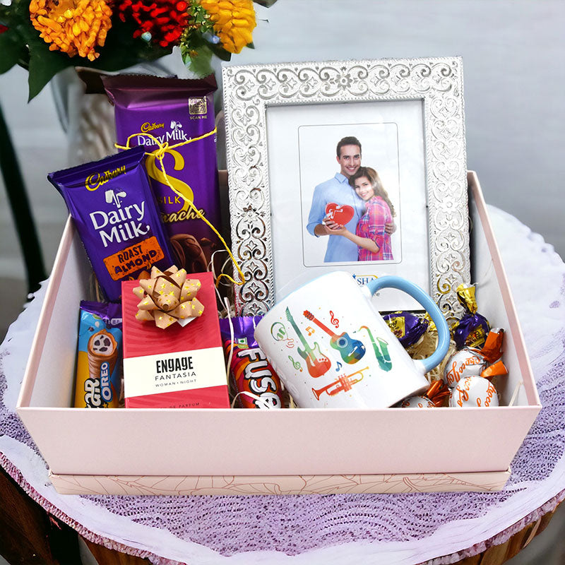 Special Gift Hamper For Birthday - YuvaFlowers