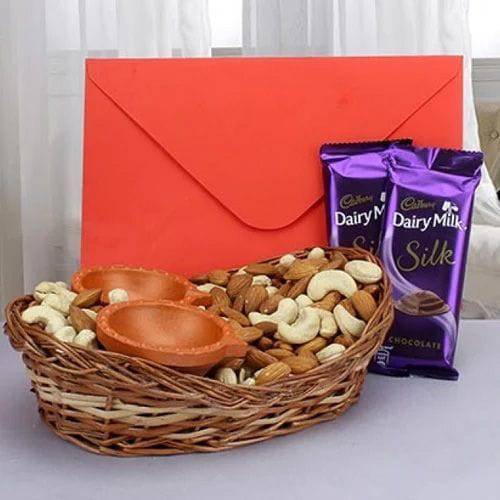 SUPER CLASSY HAMPER - YuvaFlowers